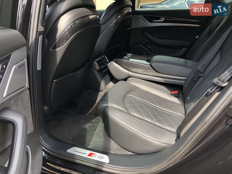 Седан Audi S8 2013 в Рівному