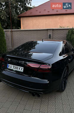 Седан Audi S8 2017 в 