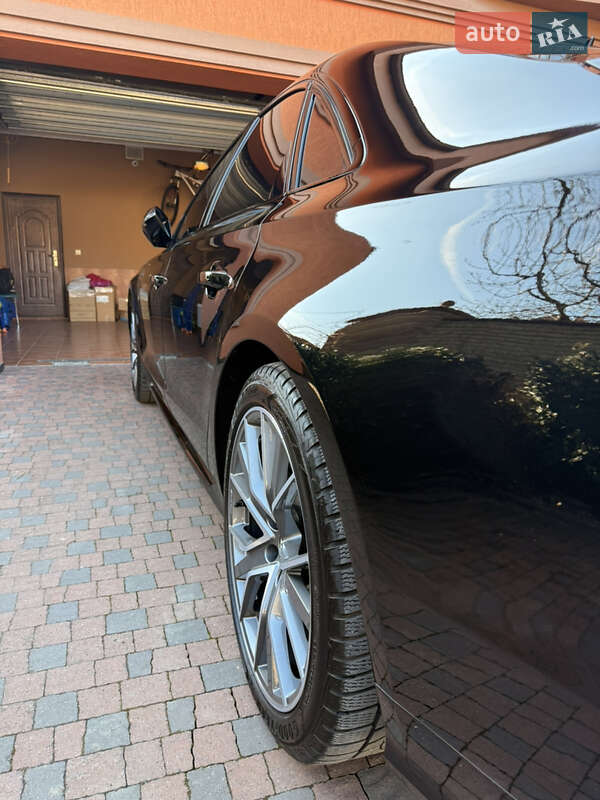 Седан Audi S8 2017 в Ужгороде