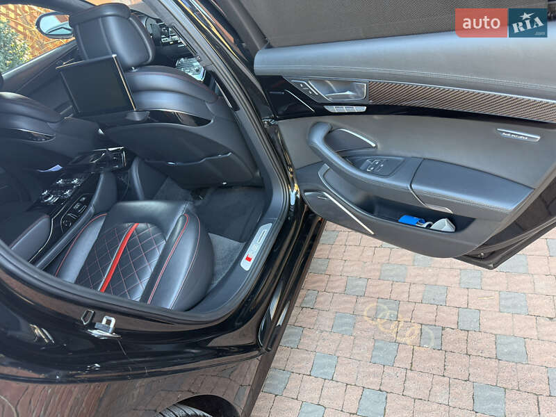 Седан Audi S8 2017 в Ужгороде