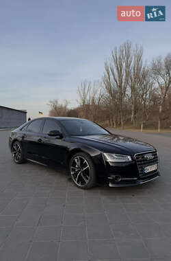 Седан Audi S8 2012 в Кременчуці