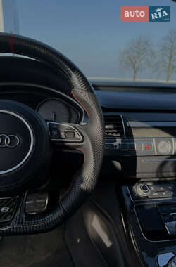 Седан Audi S8 2012 в Кременчуці