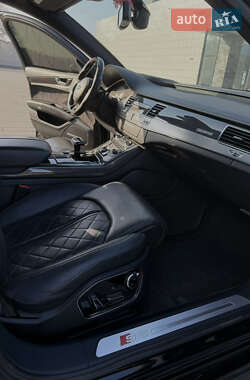 Седан Audi S8 2012 в Кременчуці