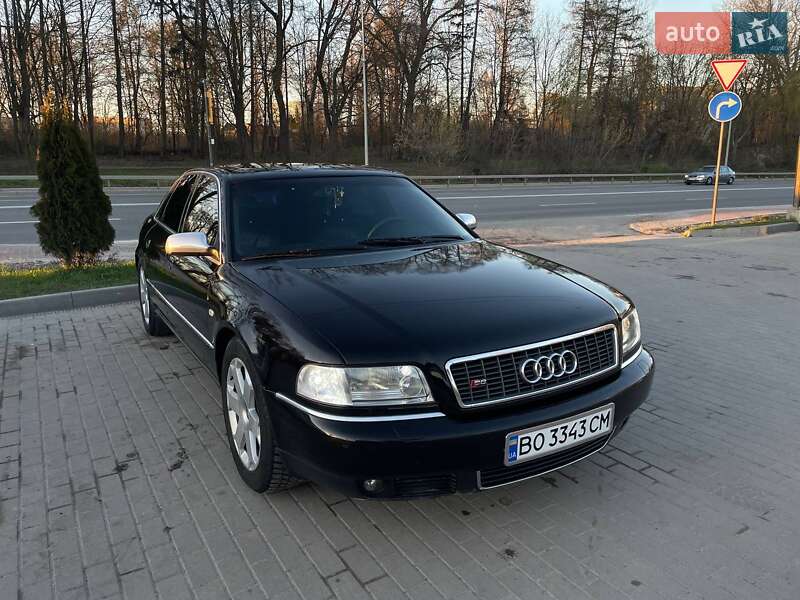 Седан Audi S8 2000 в 