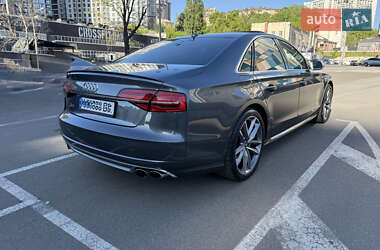 Седан Audi S8 2016 в 