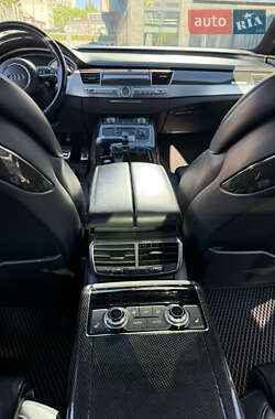 Седан Audi S8 2016 в 
