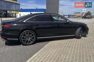 Седан Audi S8 2022 в 