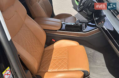Седан Audi S8 2022 в 
