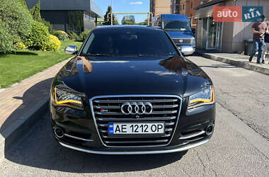Седан Audi S8 2012 в 