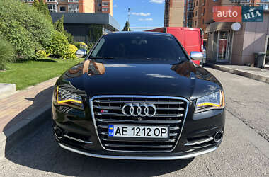 Седан Audi S8 2012 в 