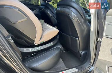Седан Audi S8 2012 в 
