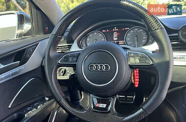 Седан Audi S8 2012 в 