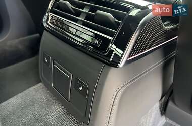 Седан Audi S8 2022 в 