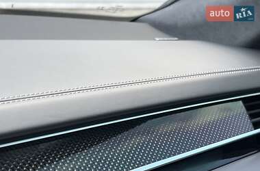 Седан Audi S8 2022 в 