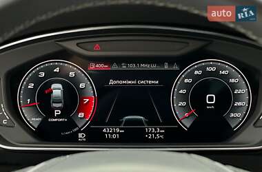 Седан Audi S8 2022 в 