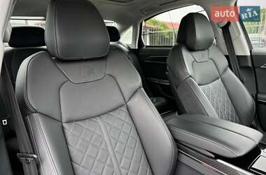 Седан Audi S8 2022 в 