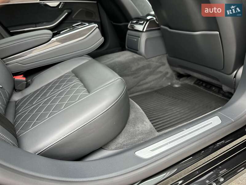 Седан Audi S8 2022 в Киеве