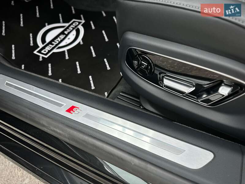 Седан Audi S8 2022 в Киеве