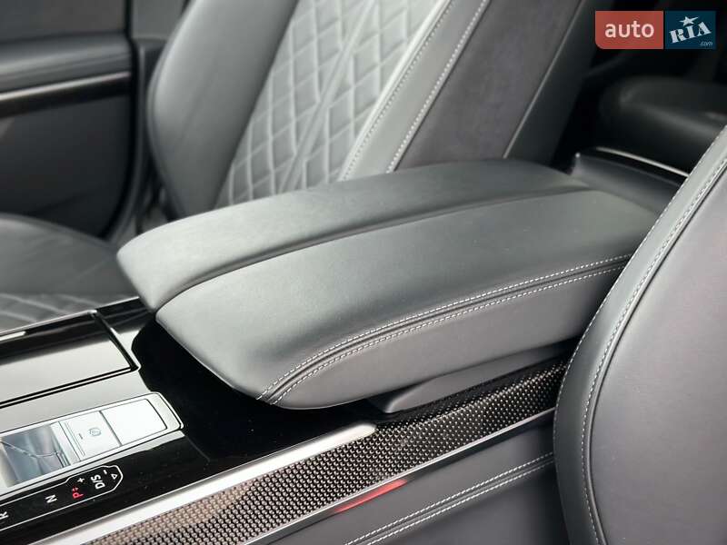 Седан Audi S8 2022 в Киеве