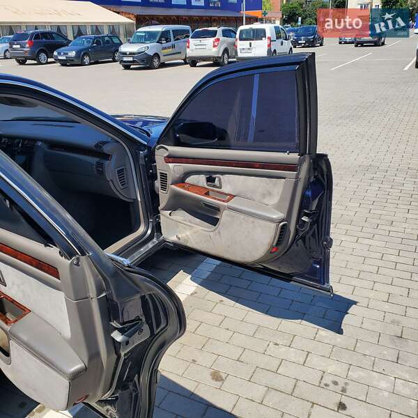 Седан Audi S8 1999 в Калуші