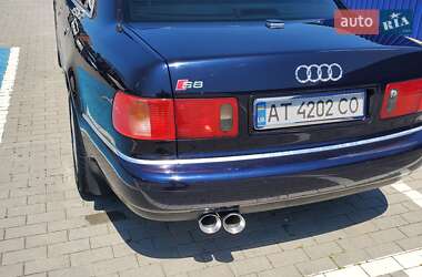 Седан Audi S8 1999 в 