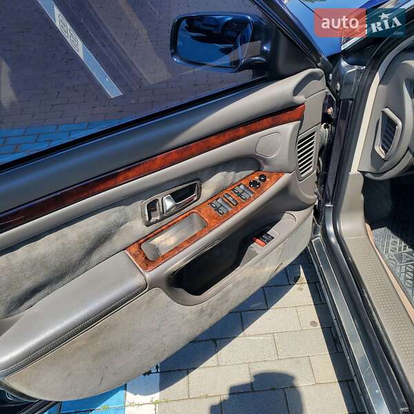 Седан Audi S8 1999 в Калуші