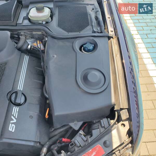 Седан Audi S8 1999 в Калуші