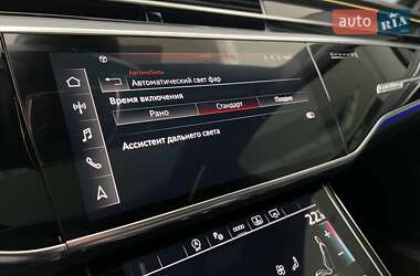 Седан Audi S8 2022 в 