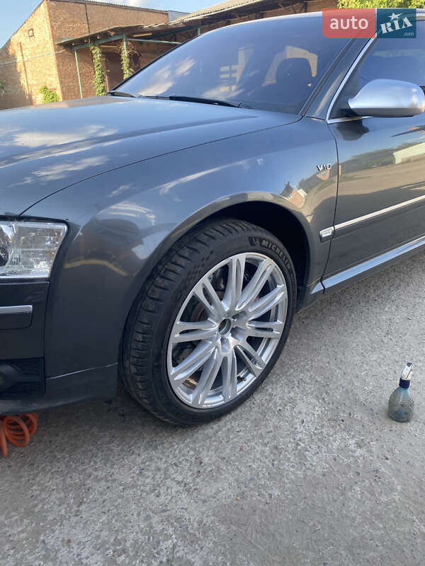 Седан Audi S8 2007 в Лубнах