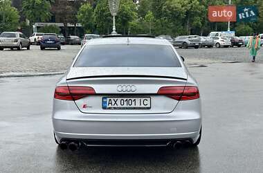 Седан Audi S8 2015 в 