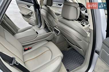 Седан Audi S8 2015 в 