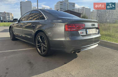 Седан Audi S8 2012 в 