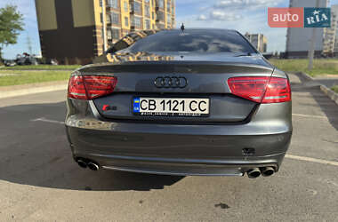 Седан Audi S8 2012 в 