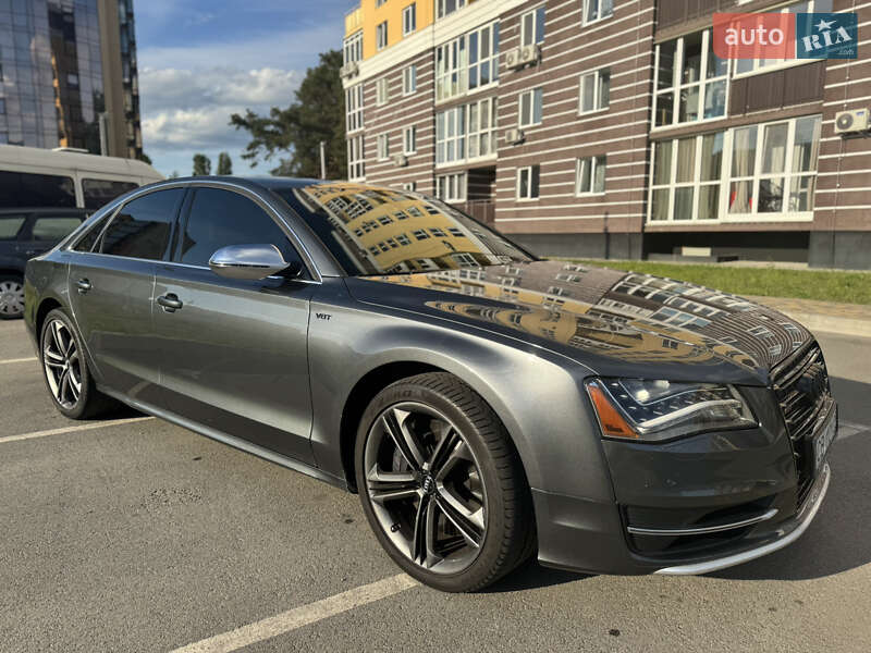 Седан Audi S8 2012 в Чернигове