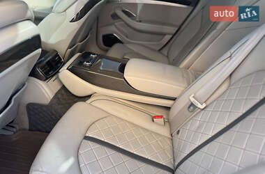 Седан Audi S8 2012 в 