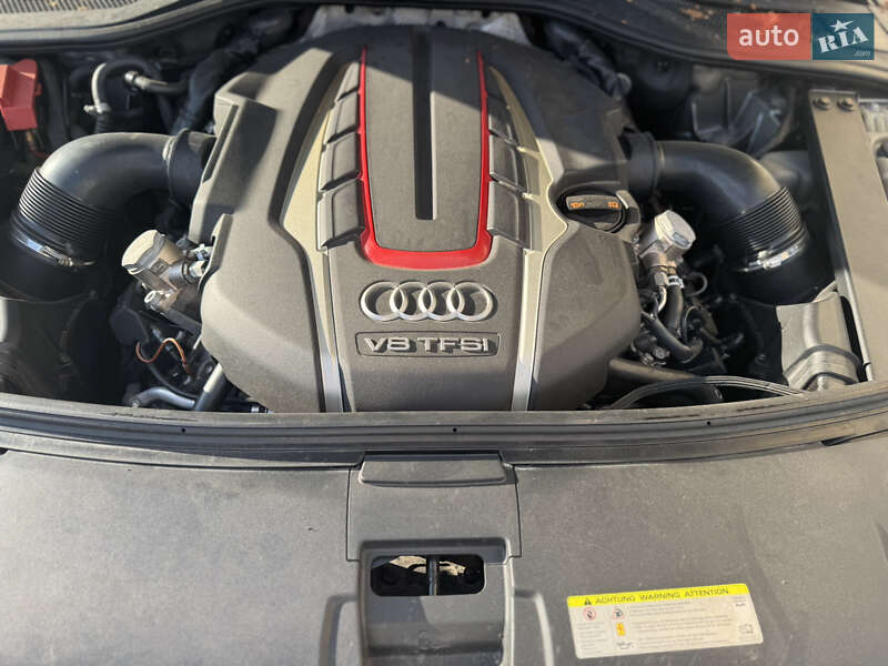 Седан Audi S8 2012 в Чернигове