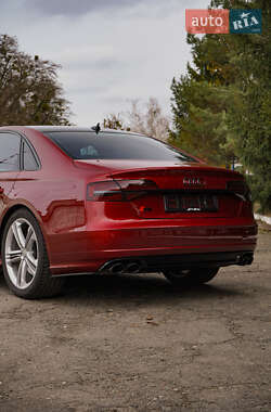 Седан Audi S8 2014 в 