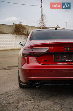 Седан Audi S8 2014 в 