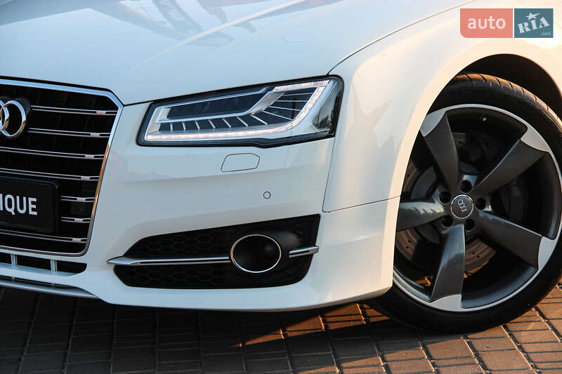 Седан Audi S8 2014 в Одессе