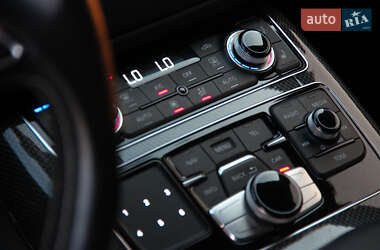Седан Audi S8 2014 в 