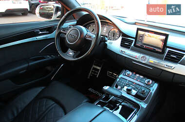Седан Audi S8 2014 в 
