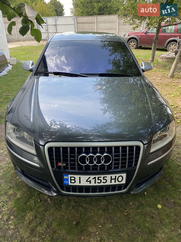 Седан Audi S8 2007 в Лубнах