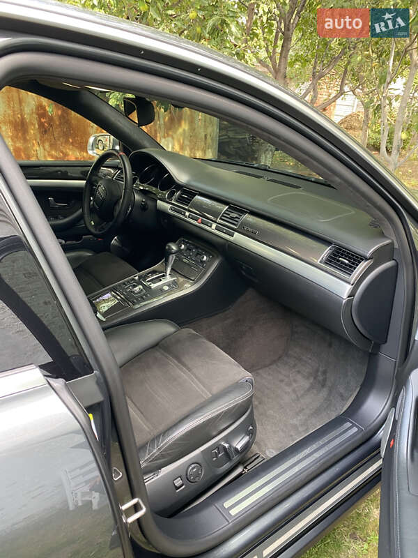 Седан Audi S8 2007 в Лубнах
