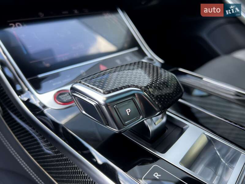 Седан Audi S8 2022 в Києві
