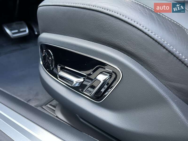 Седан Audi S8 2022 в Києві