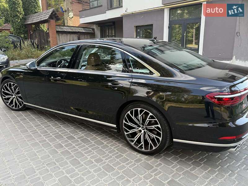 Седан Audi S8 2019 в Львове