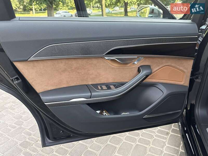 Седан Audi S8 2019 в Львове