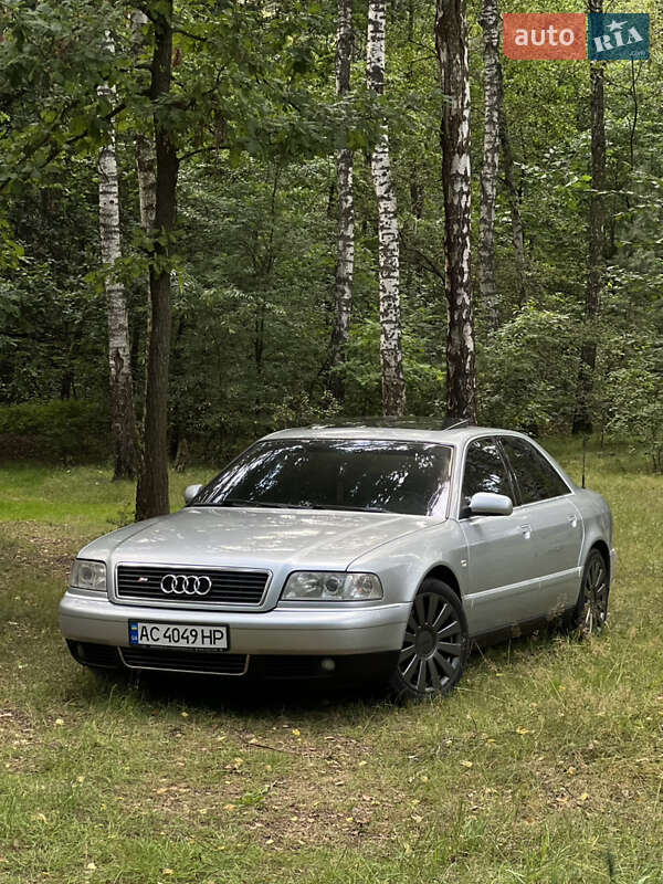 Седан Audi S8 1998 в Володимирі
