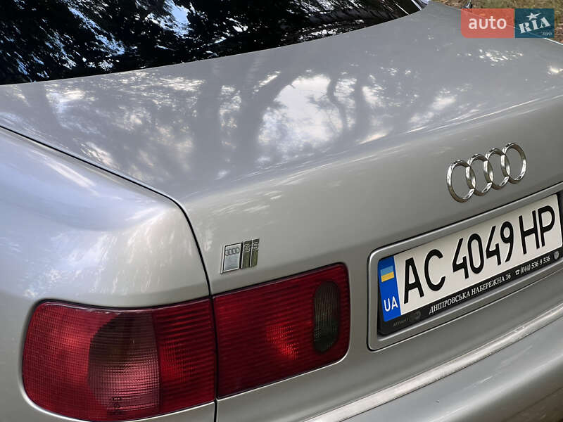 Седан Audi S8 1998 в Володимирі