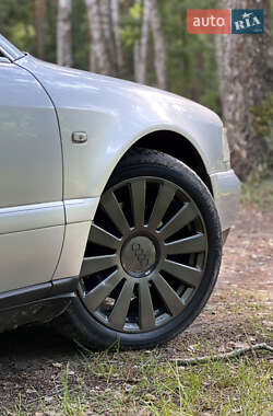 Седан Audi S8 1998 в 